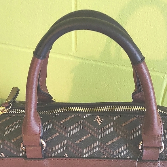 ADRIENNE VITTADINI DOME HANDBAG - Picture 11 of 14